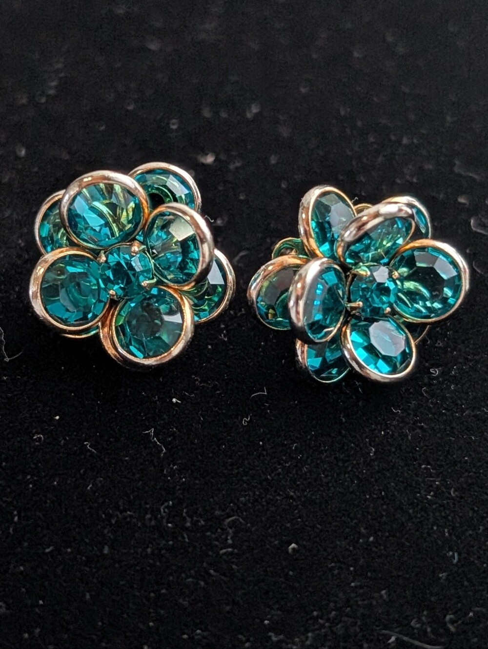 Vintage Austrian Crystal Flower Stud Earrings: Green & Gold Tone